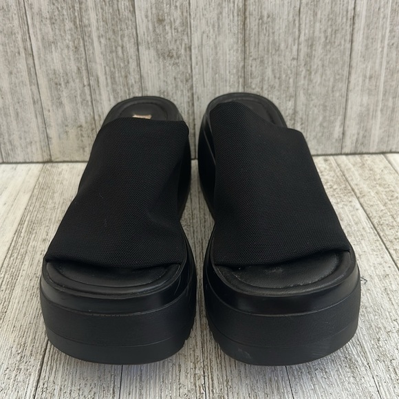 Steve Madden UO Exclusive Scrunchy Platform Sandal - Picture 8 of 8